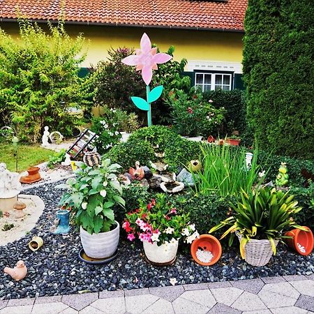 Gaestehaus Strini Jennersdorf ภายนอก รูปภาพ